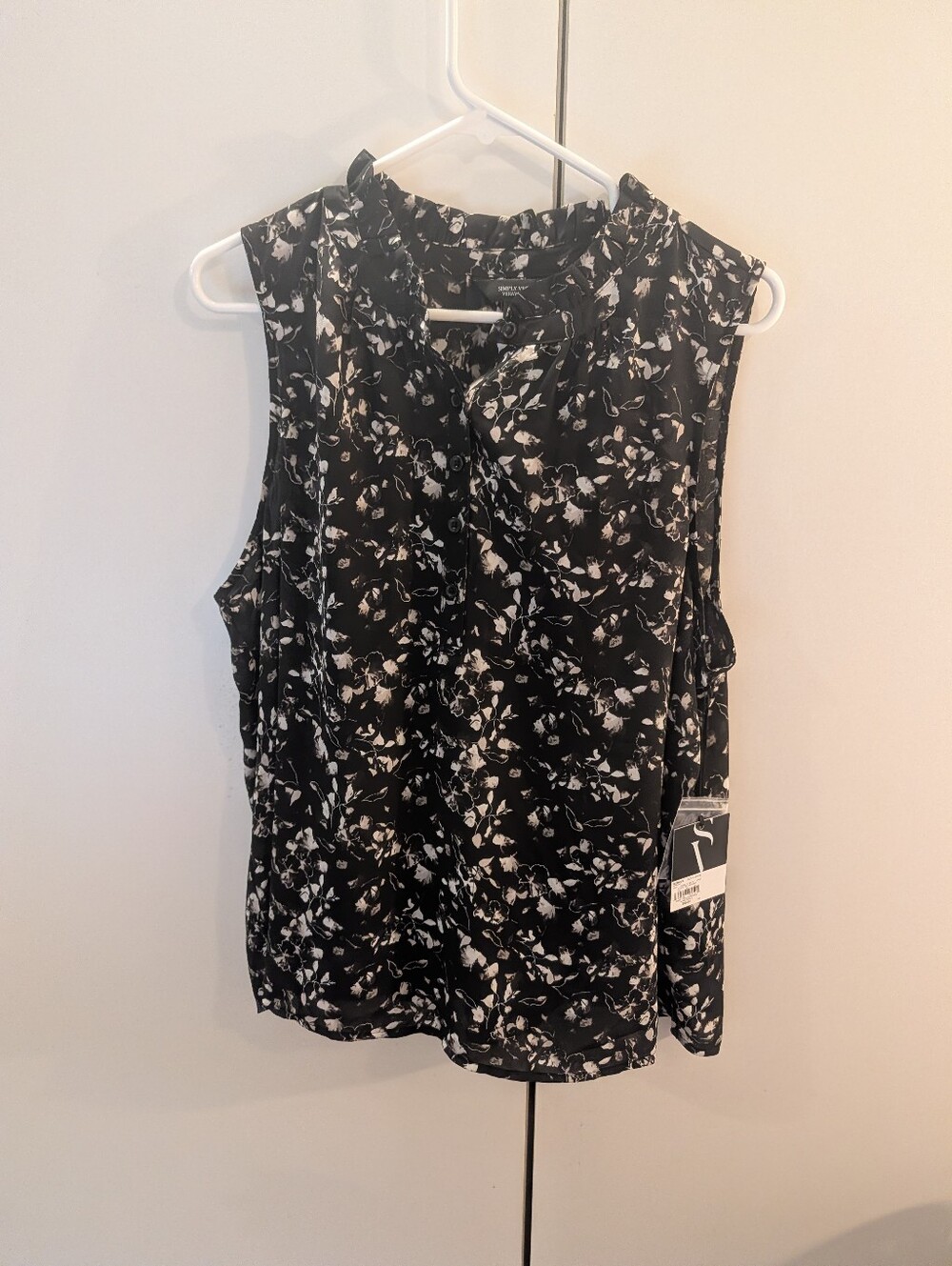 Simply Vera Wang XL Sleeveless Black Floral Ruffle Neck Top NWT
